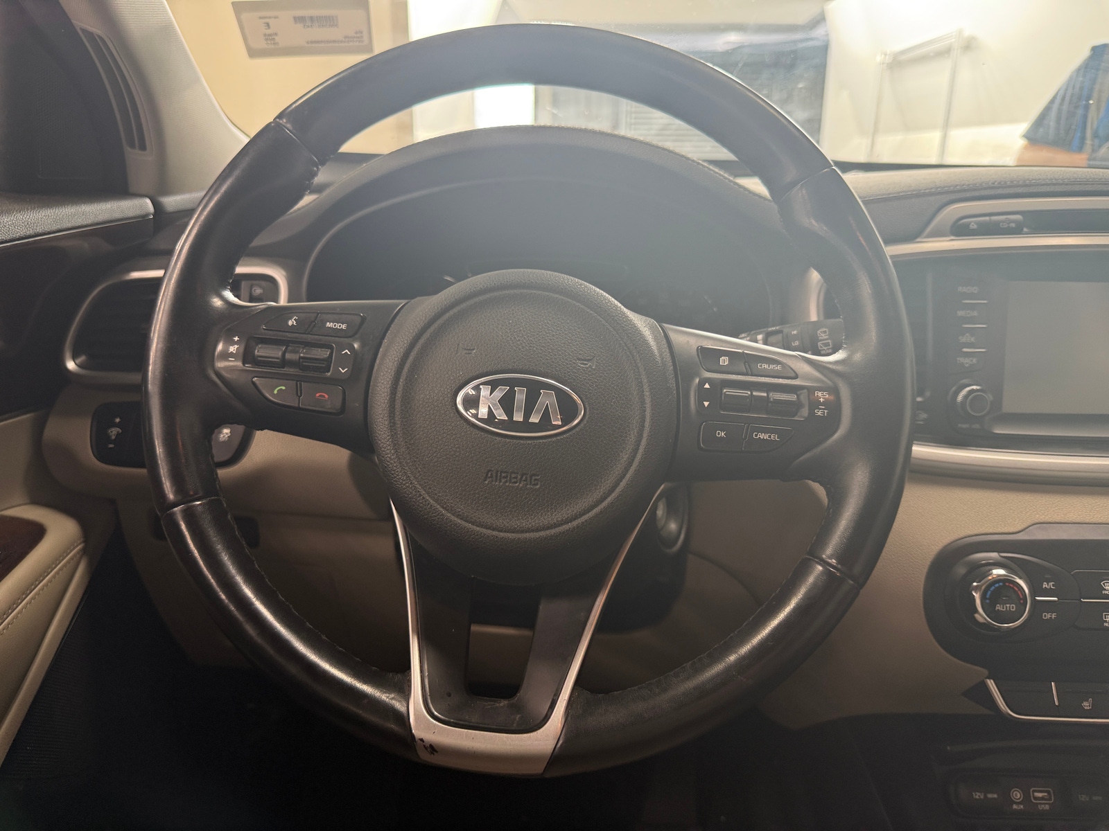 Thumbnail: 2017 Kia Sorento - 5