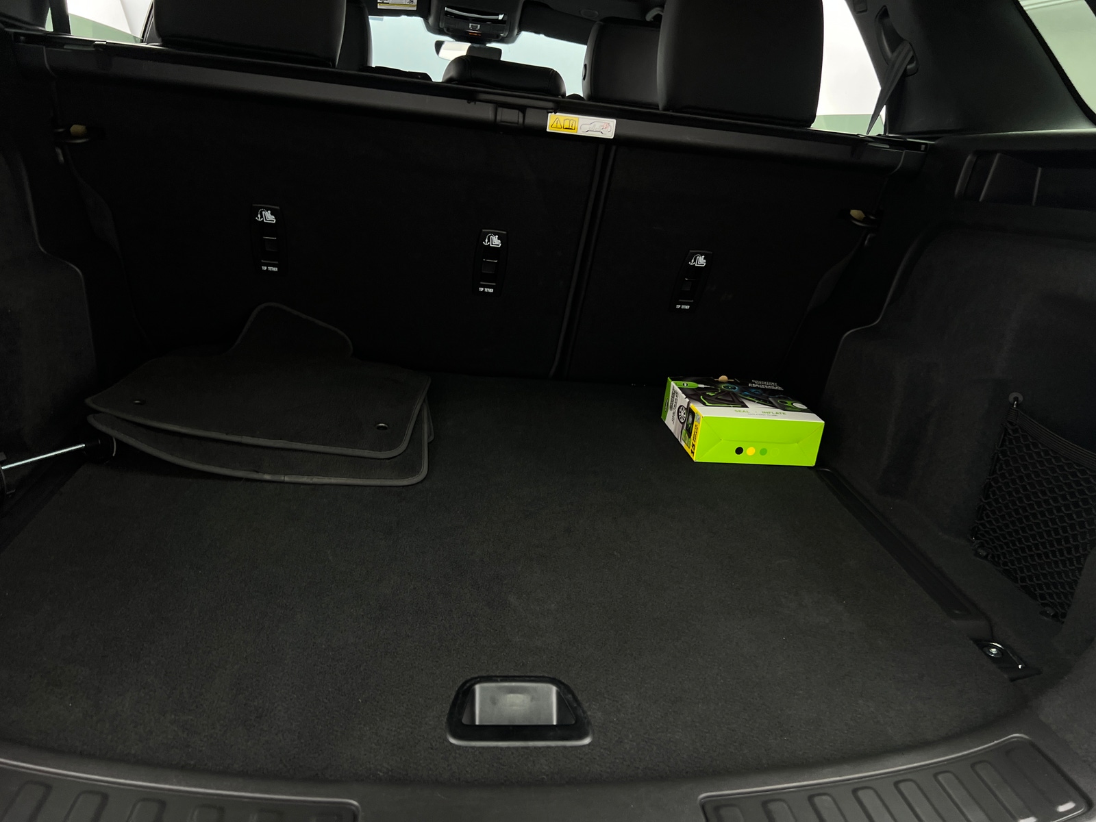 Thumbnail: 2023 Land Rover Discovery Sport - 6
