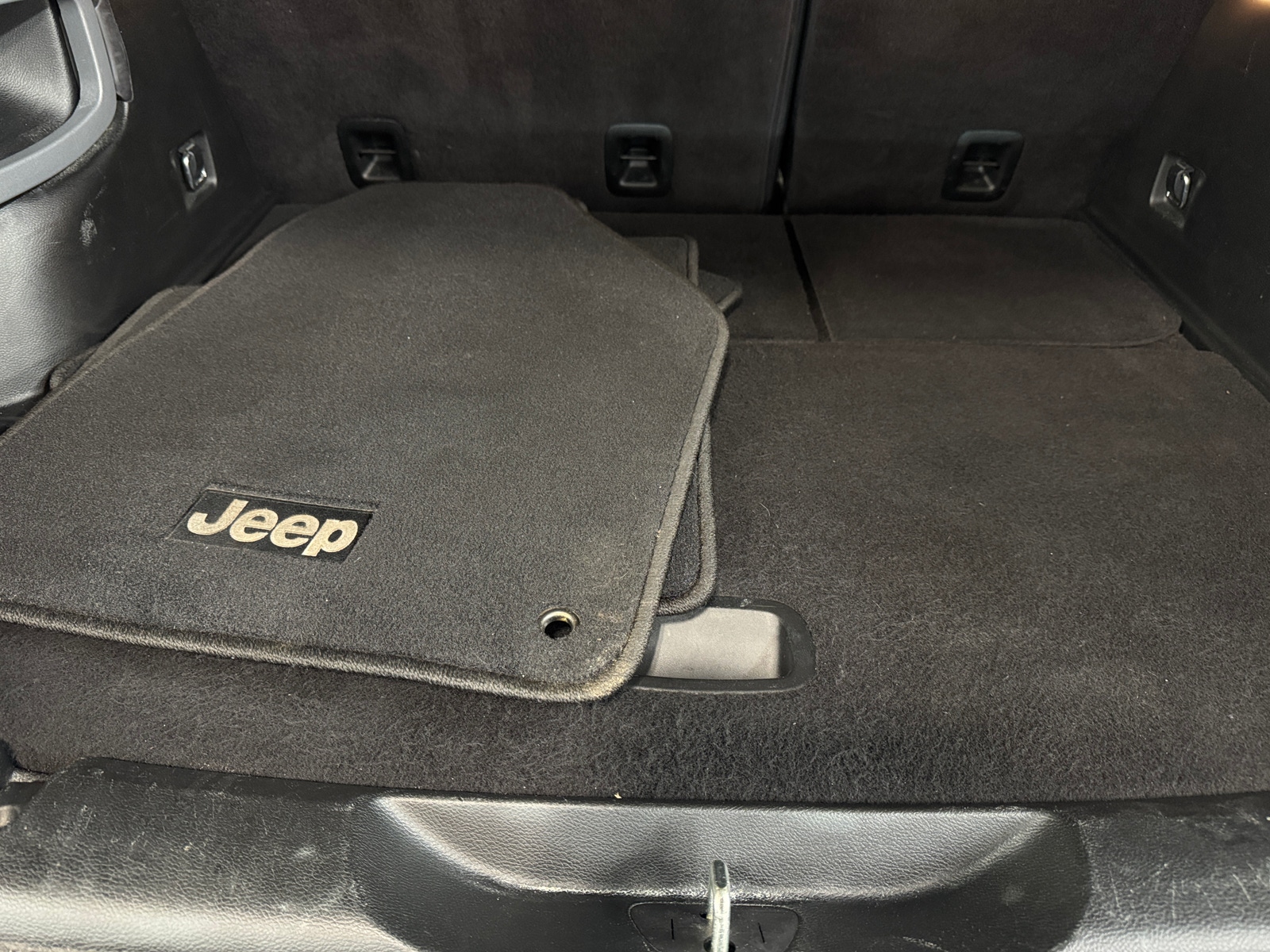 Thumbnail: 2017 Jeep Cherokee - 7