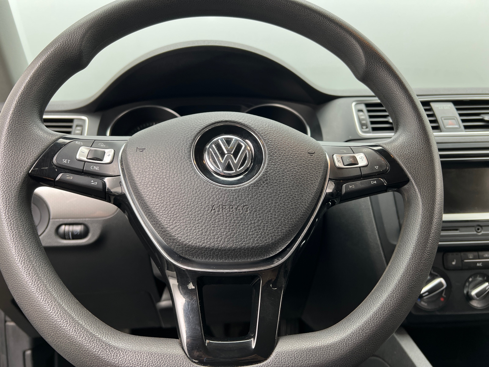 Thumbnail: 2018 Volkswagen Jetta - 5