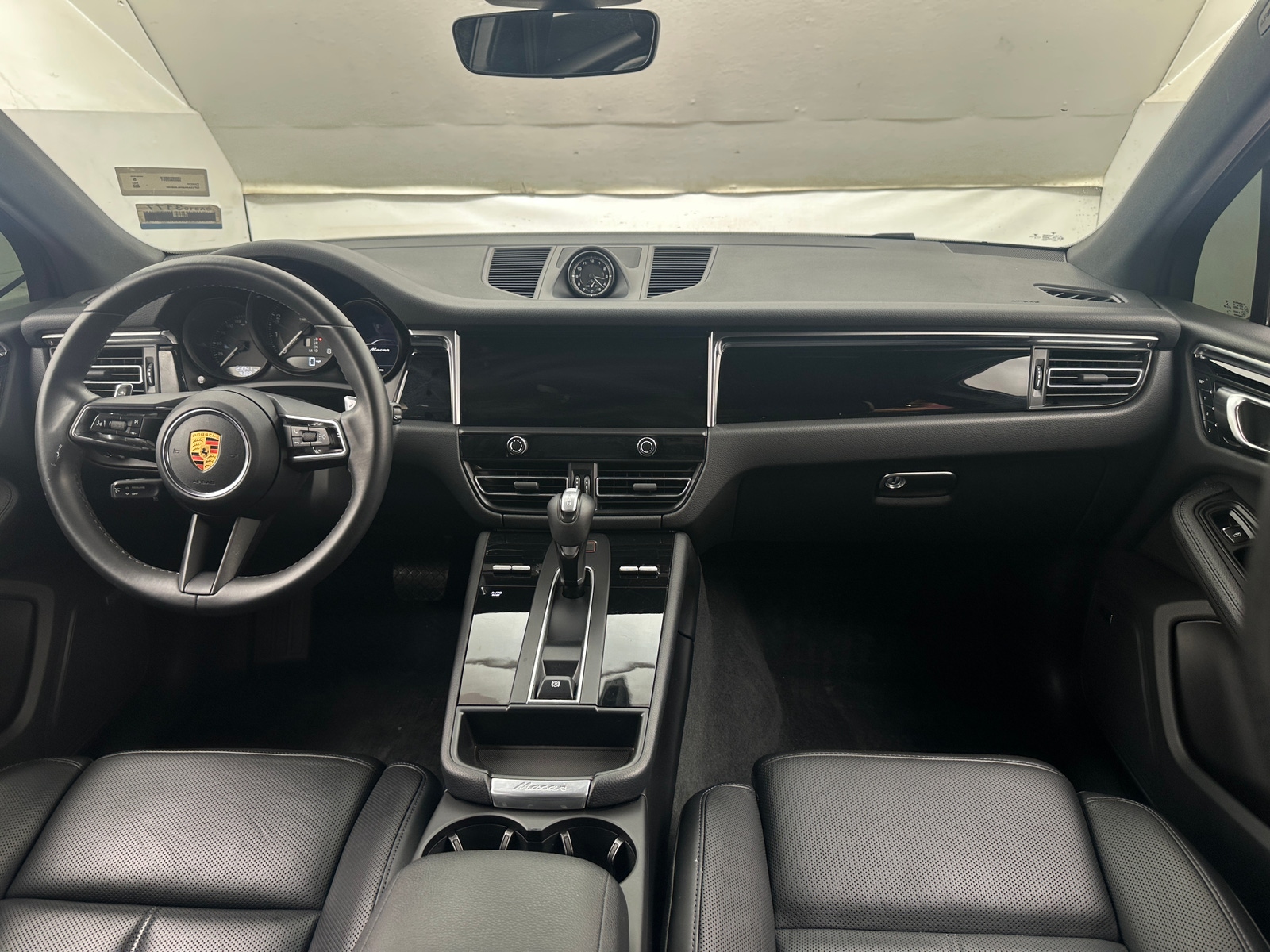 Thumbnail: 2022 Porsche Macan - 2