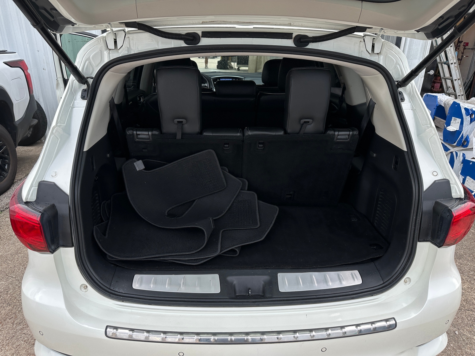 Thumbnail: 2017 INFINITI QX60 - 6