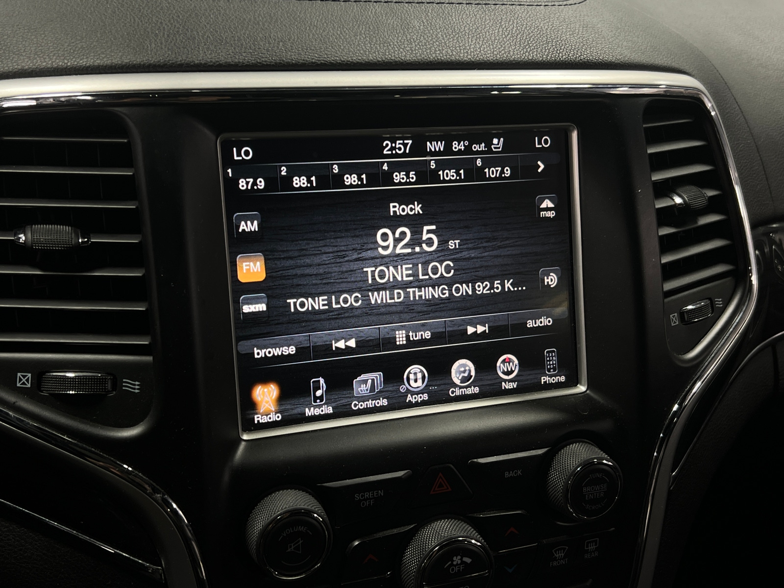 Thumbnail: 2015 Jeep Grand Cherokee - 3