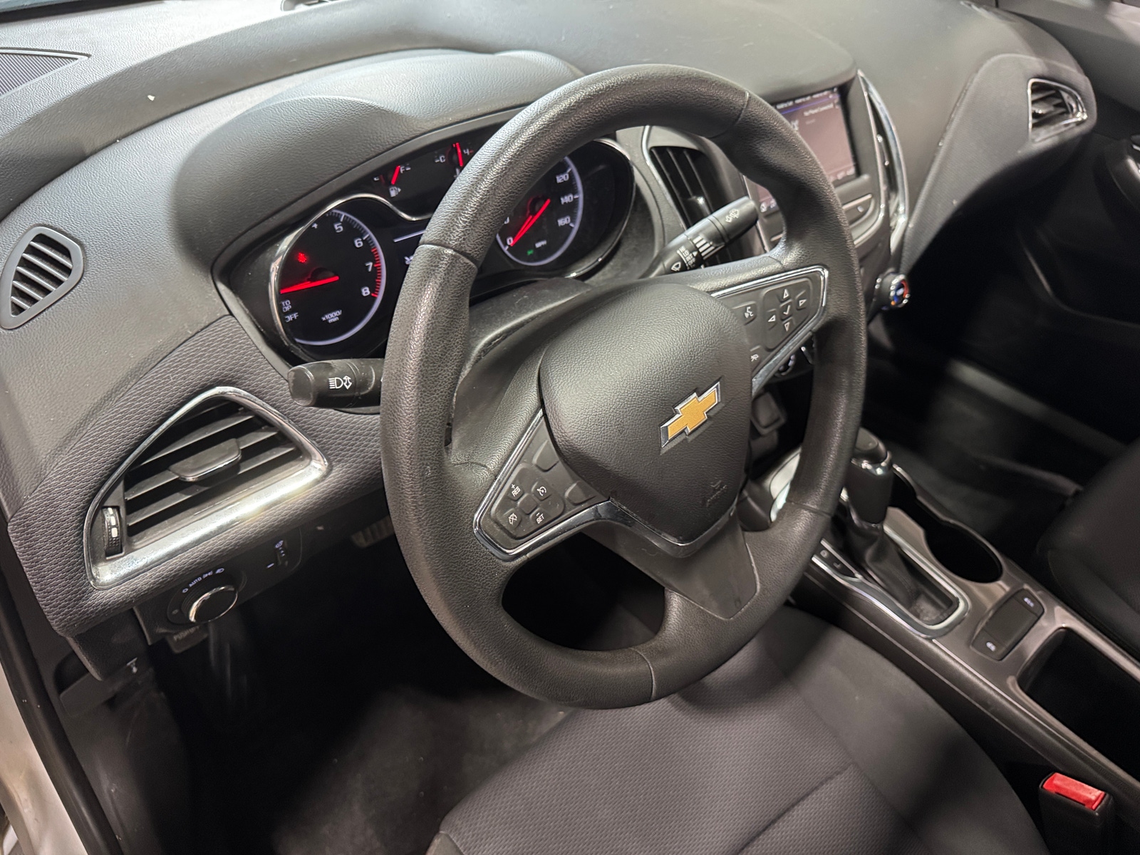 Thumbnail: 2019 Chevrolet Cruze - 3