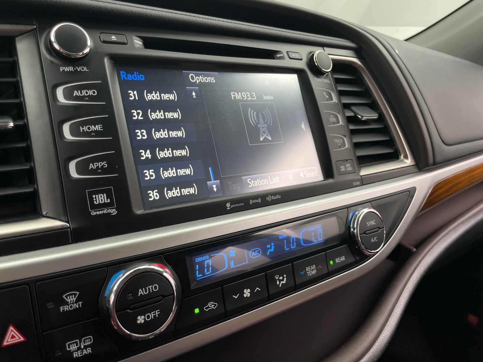 Thumbnail: 2017 Toyota Highlander - 3