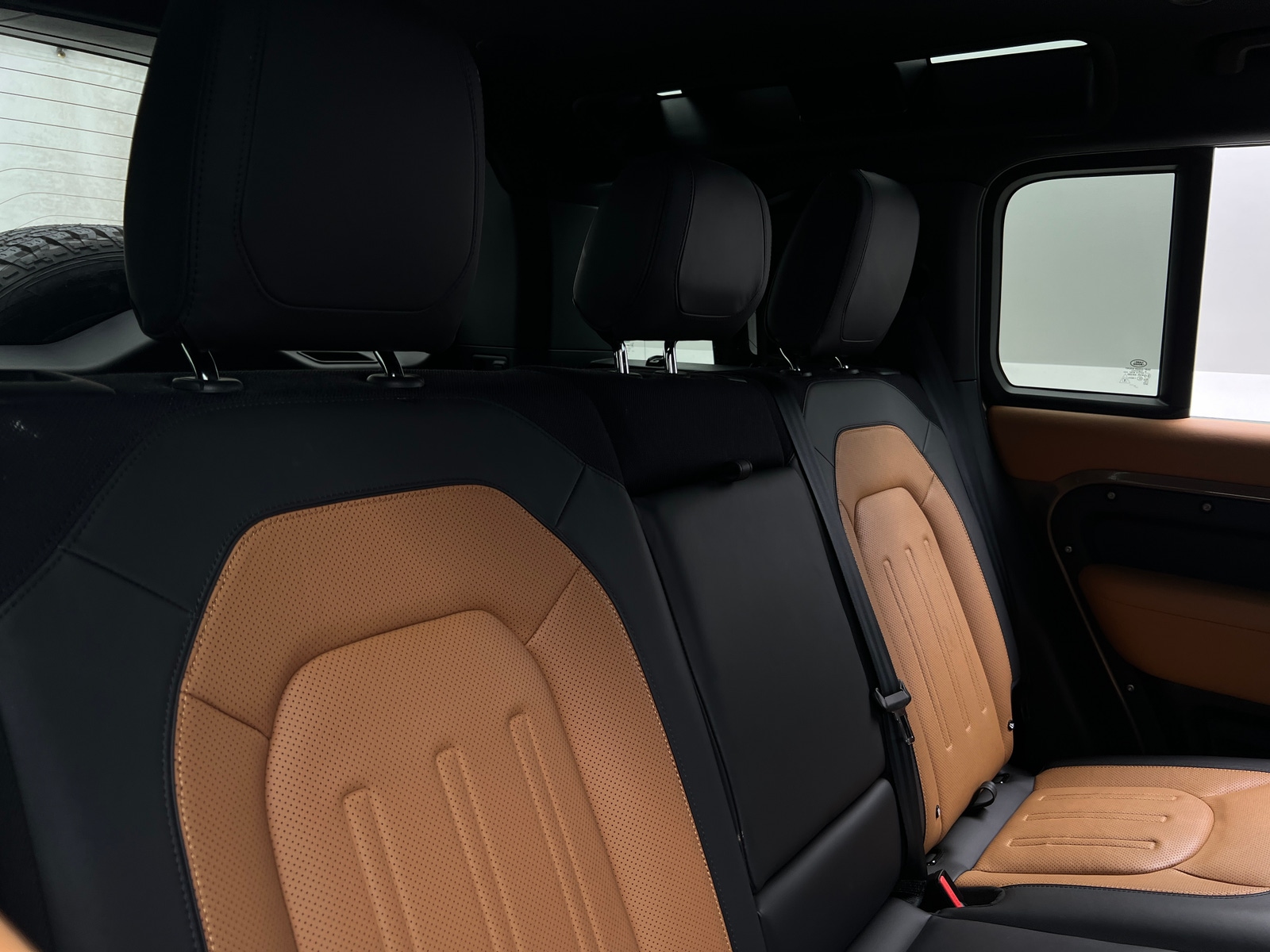 Thumbnail: 2022 Land Rover Defender - 5