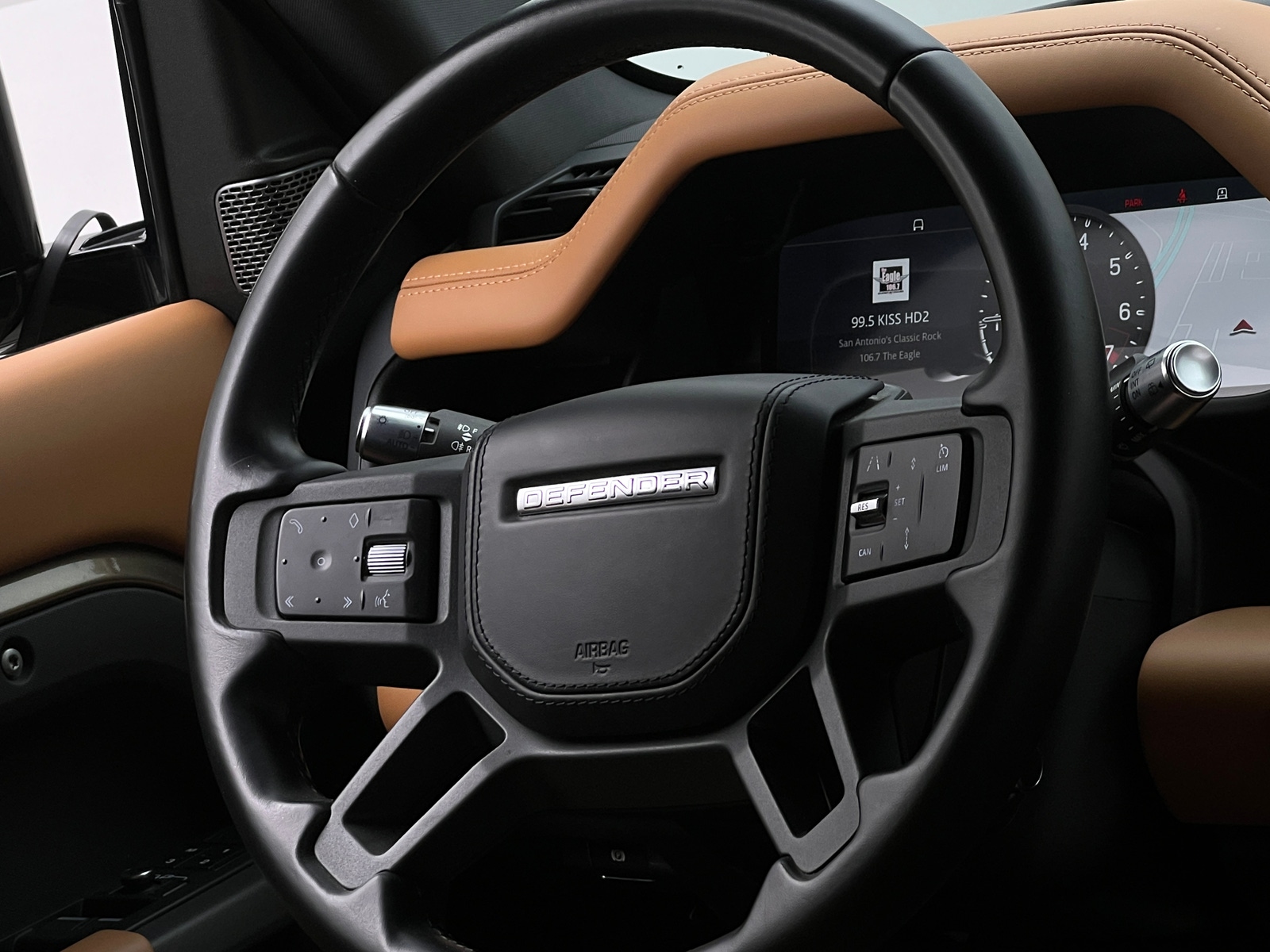 Thumbnail: 2022 Land Rover Defender - 4
