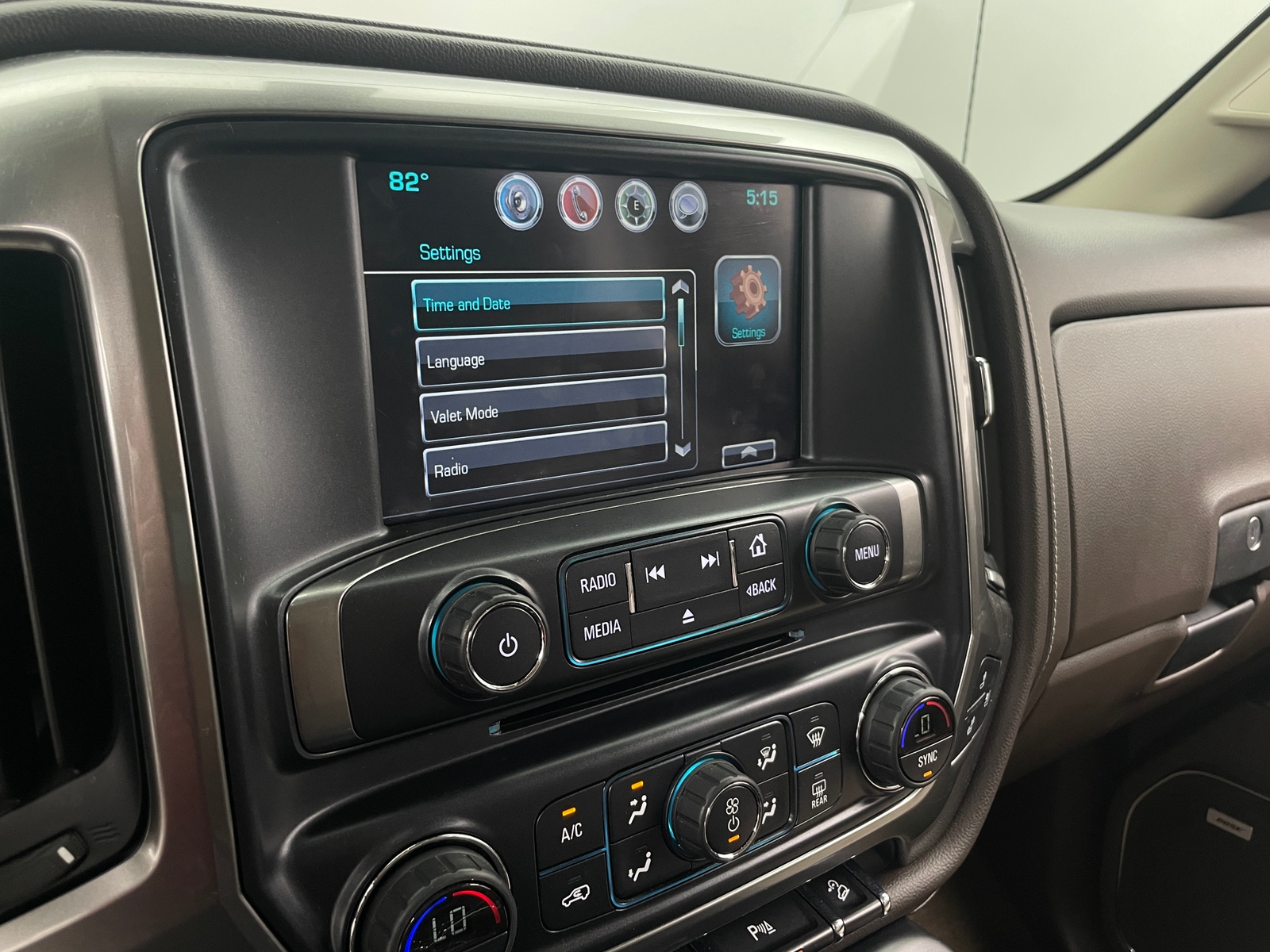 Thumbnail: 2016 Chevrolet Silverado 1500 - 3