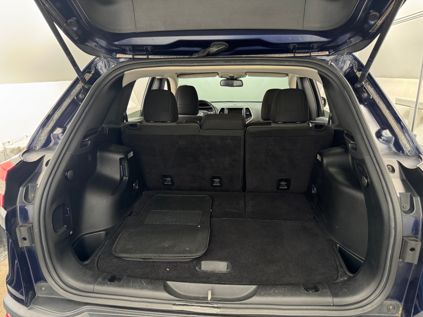 Thumbnail: 2014 Jeep Cherokee - 7