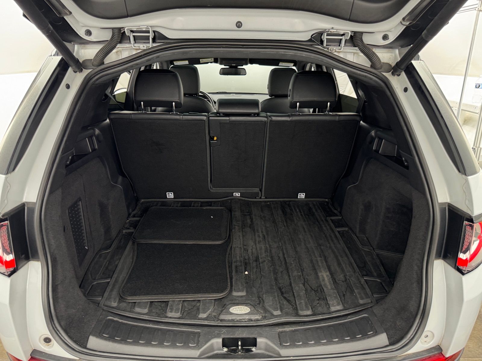 Thumbnail: 2019 Land Rover Discovery Sport - 6