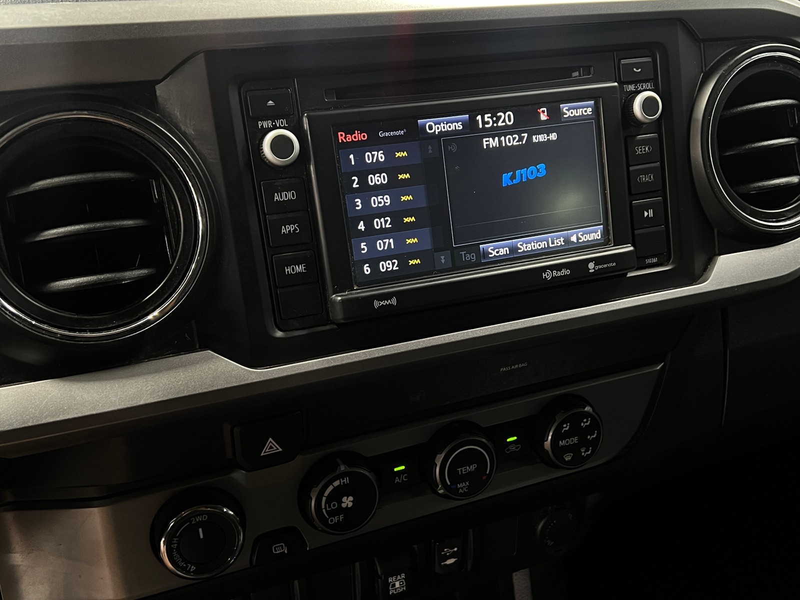 Thumbnail: 2019 Toyota Tacoma - 4