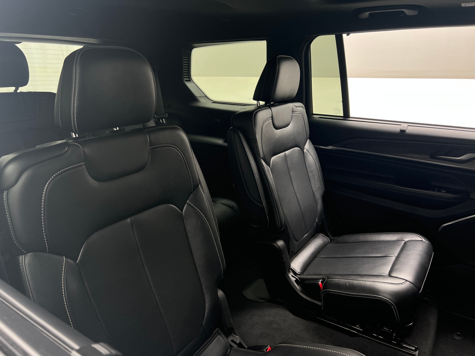 Thumbnail: 2023 Jeep Grand Cherokee L - 5