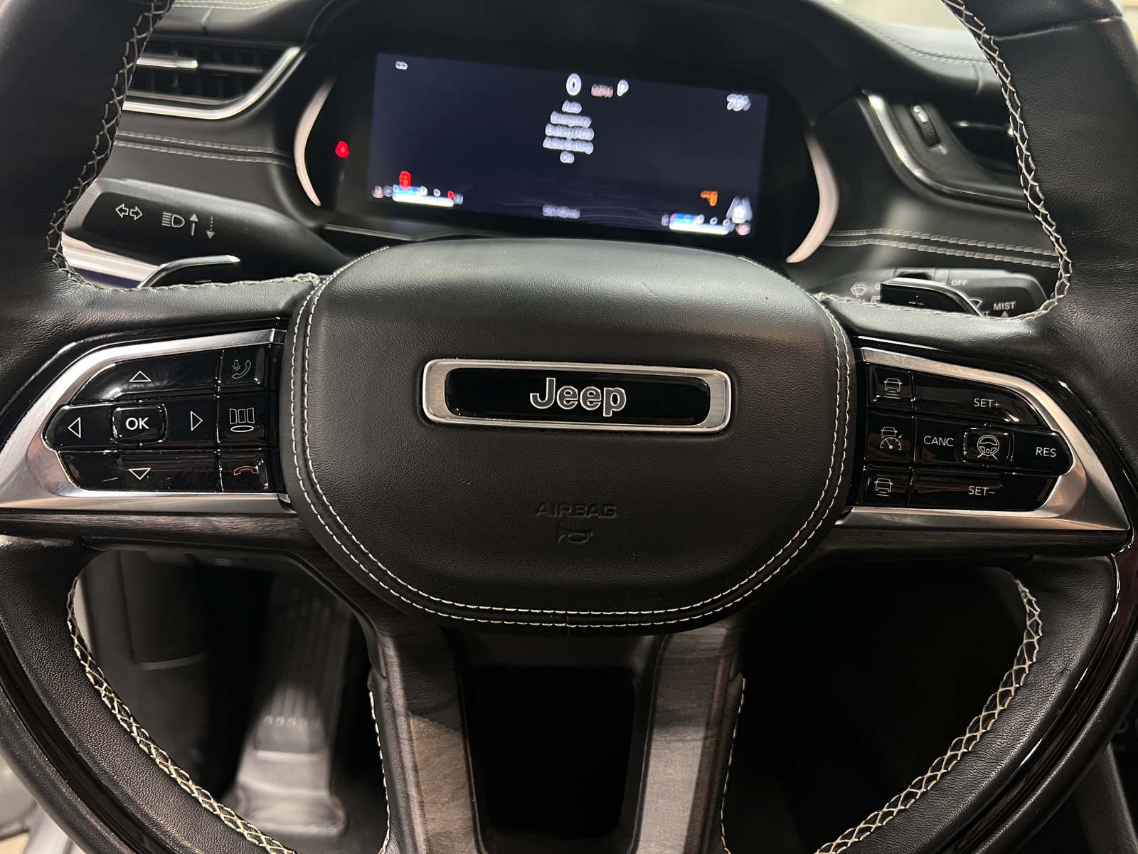 Thumbnail: 2023 Jeep Grand Cherokee L - 4