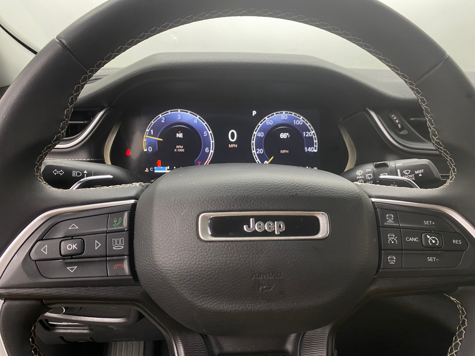 Thumbnail: 2023 Jeep Grand Cherokee L - 5
