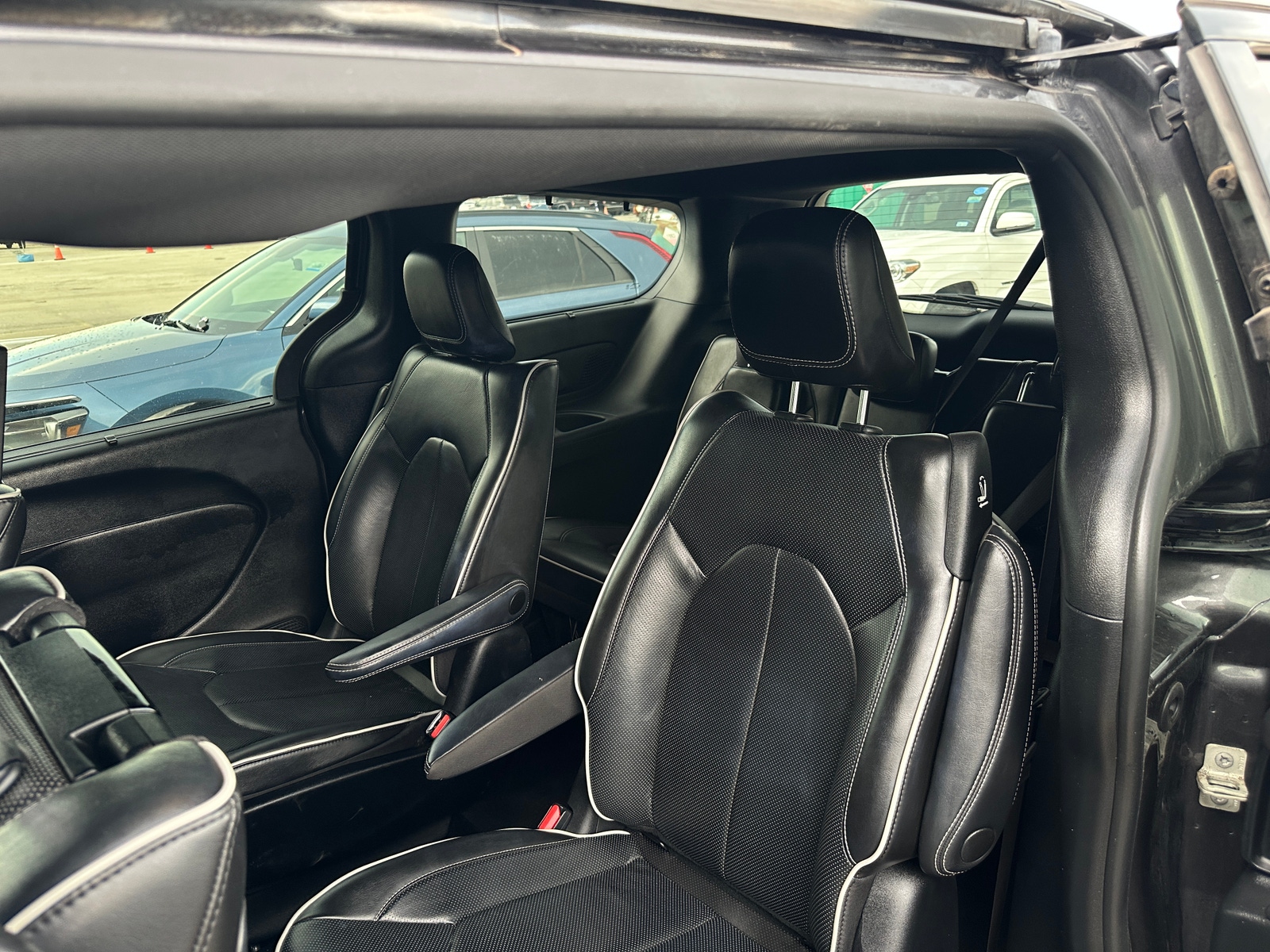 Thumbnail: 2022 Chrysler Pacifica - 5
