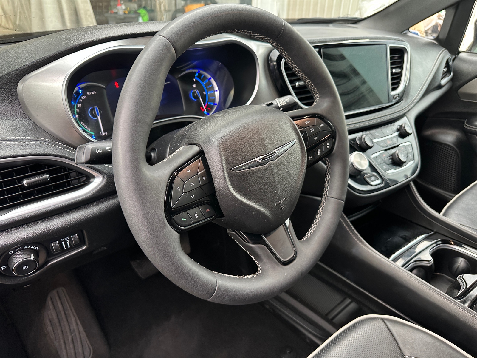Thumbnail: 2022 Chrysler Pacifica - 4