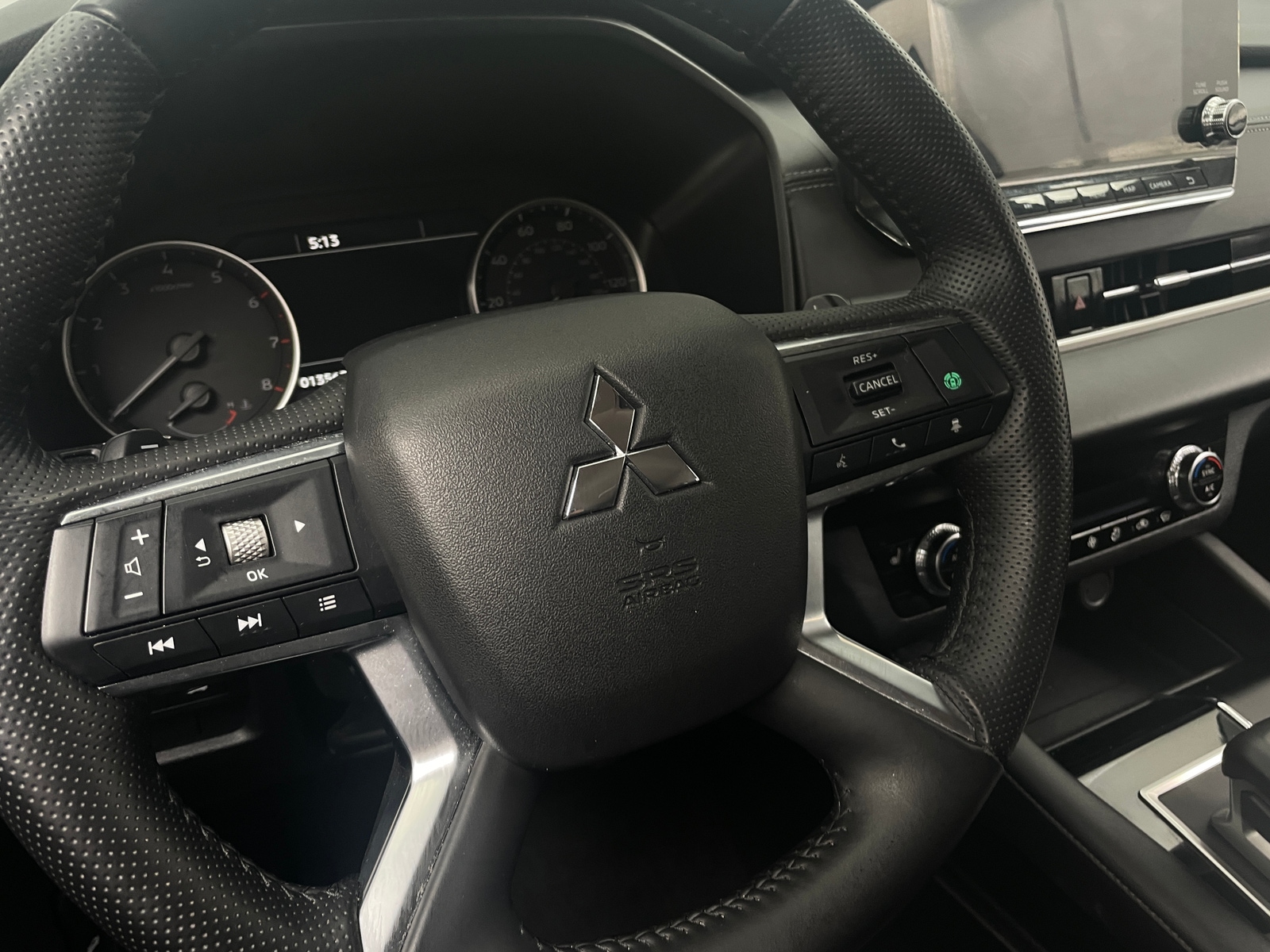 Thumbnail: 2024 Mitsubishi Outlander - 4