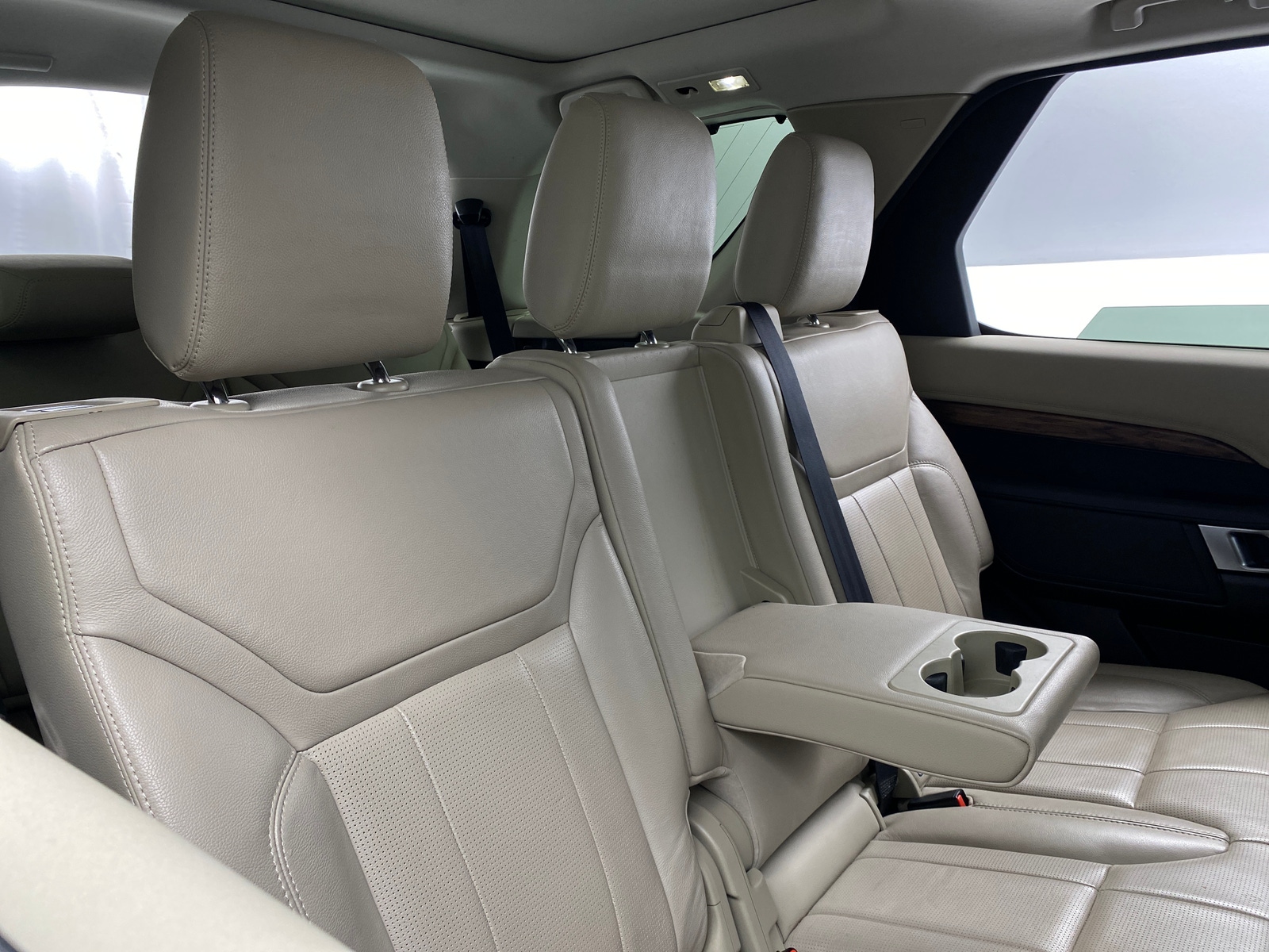 Thumbnail: 2017 Land Rover Discovery - 5