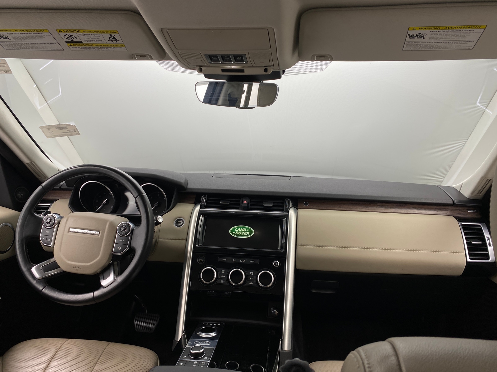 Thumbnail: 2017 Land Rover Discovery - 2