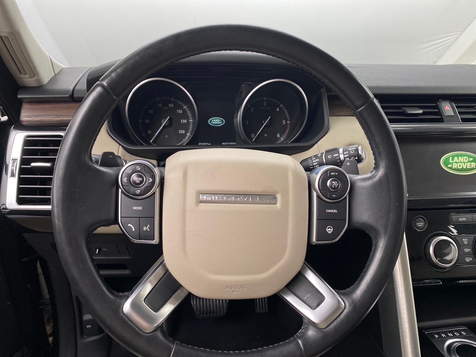 Thumbnail: 2017 Land Rover Discovery - 4
