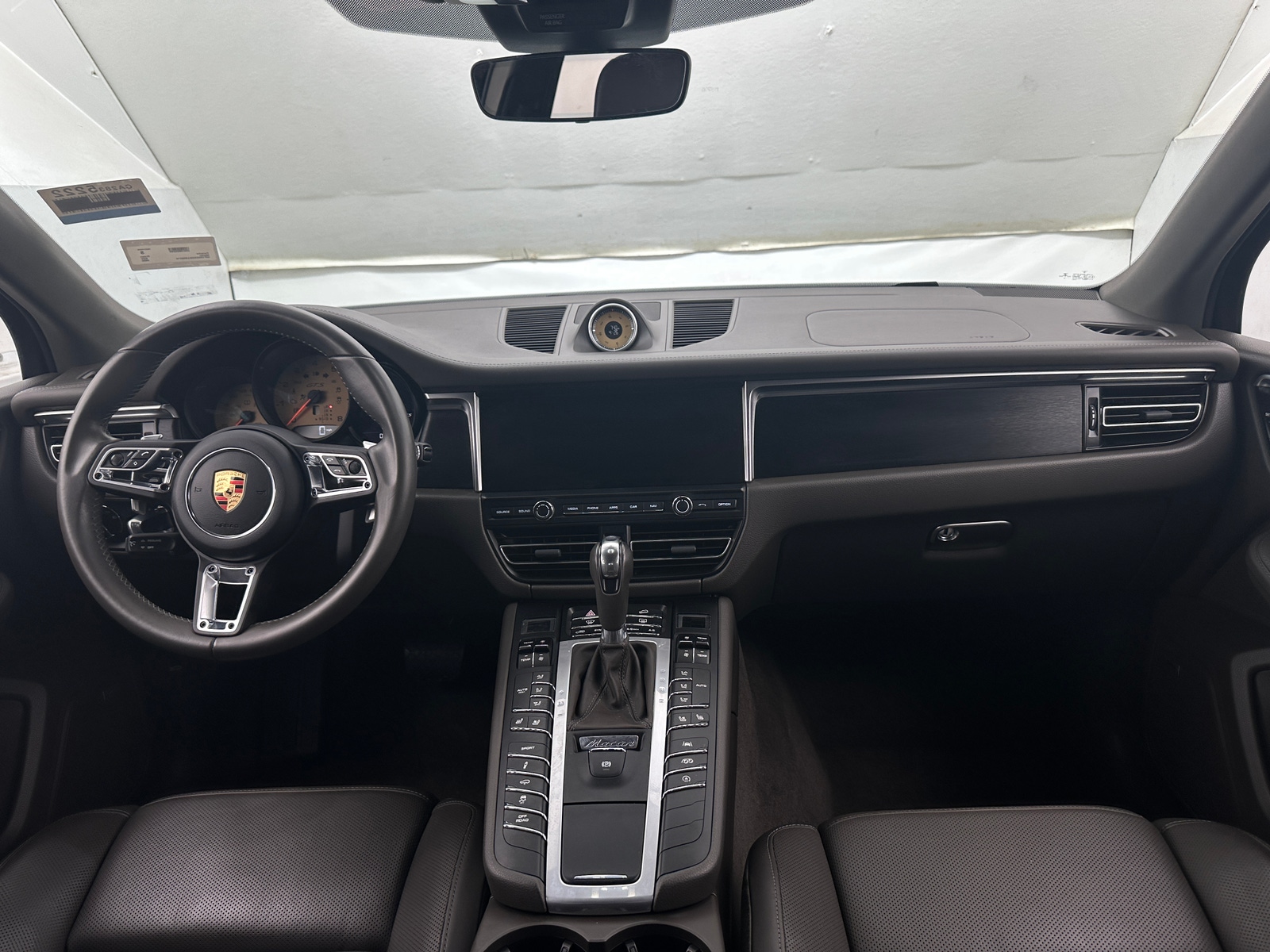 Thumbnail: 2020 Porsche Macan - 2
