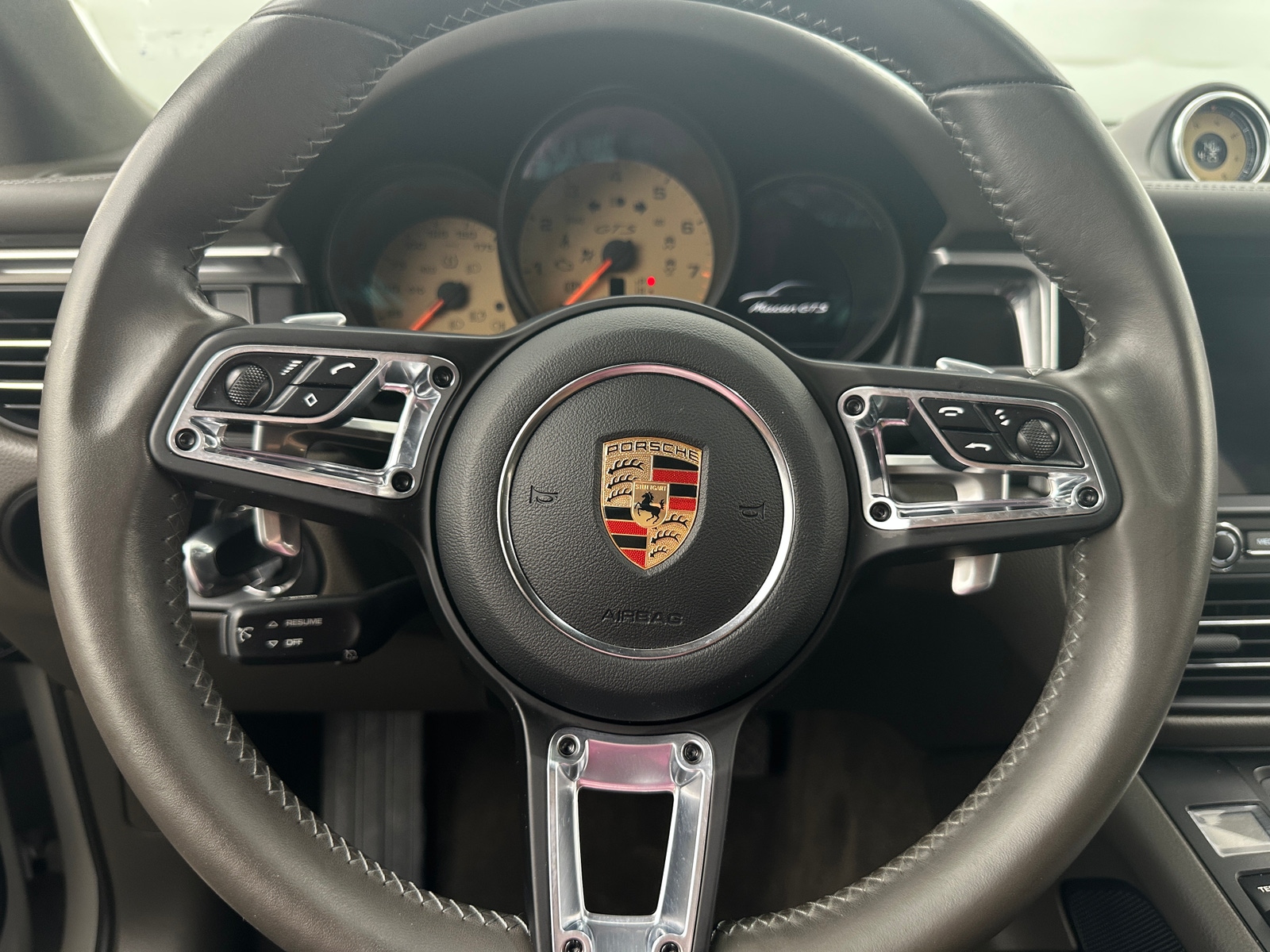 Thumbnail: 2020 Porsche Macan - 4