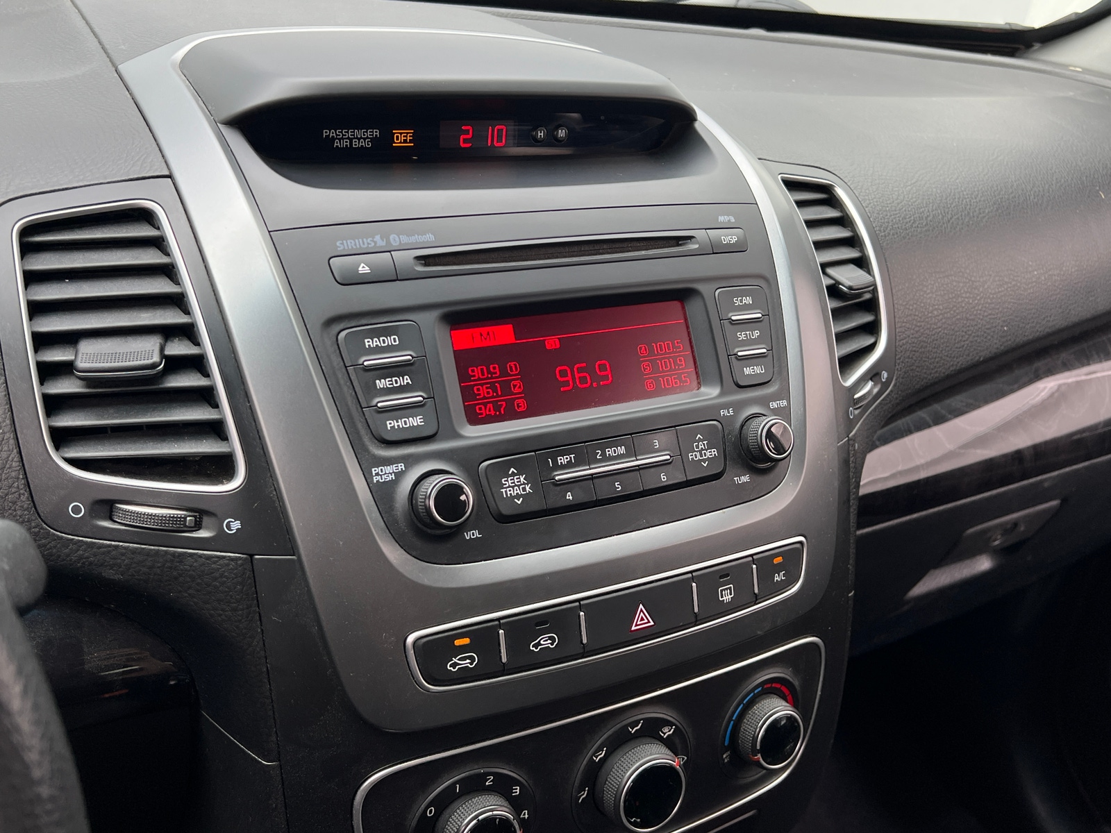 Thumbnail: 2015 Kia Sorento - 4