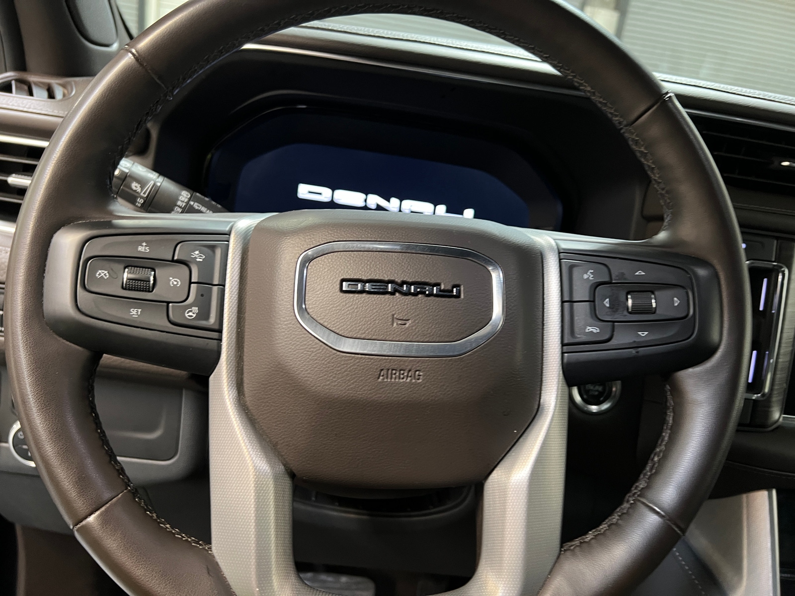 Thumbnail: 2023 GMC Yukon - 4