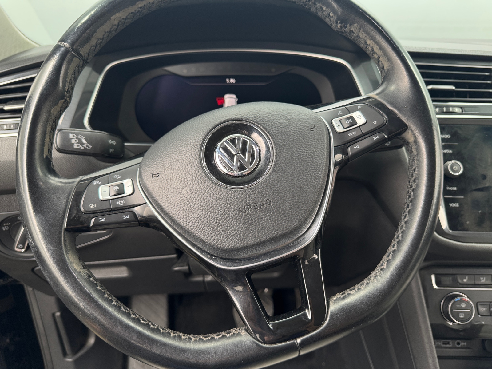Thumbnail: 2019 Volkswagen Tiguan - 4