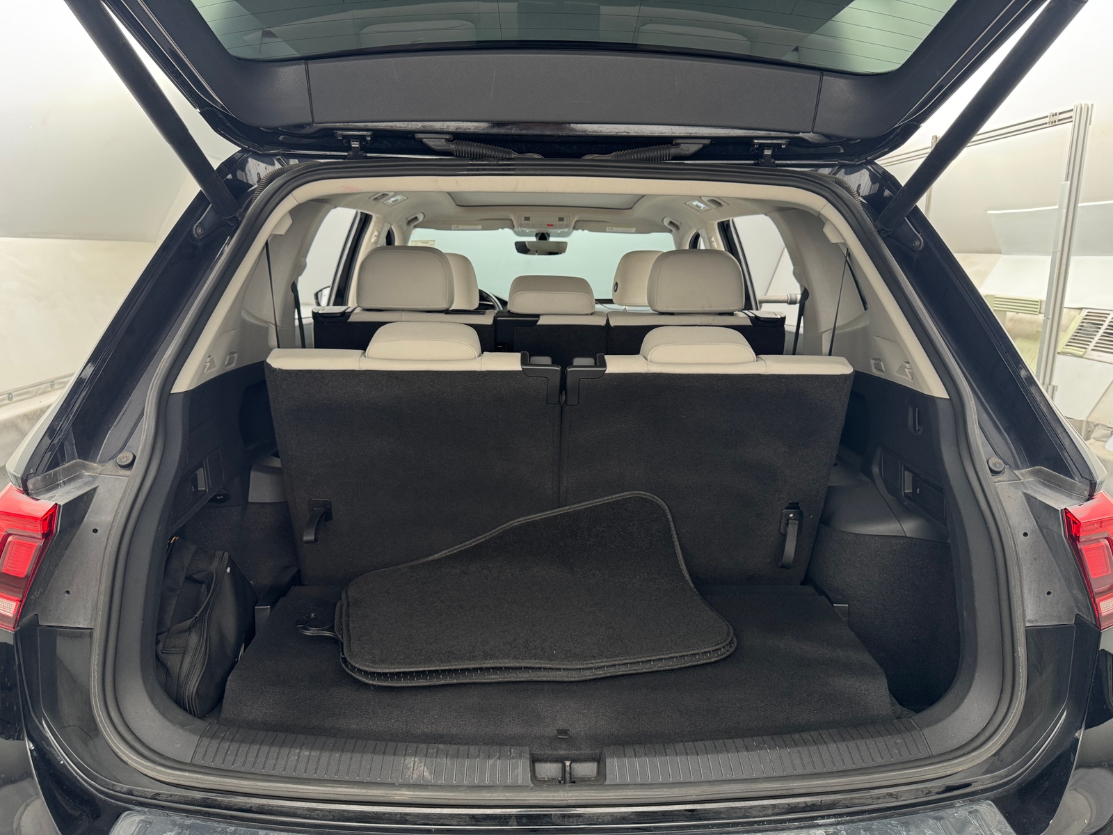 Thumbnail: 2019 Volkswagen Tiguan - 6