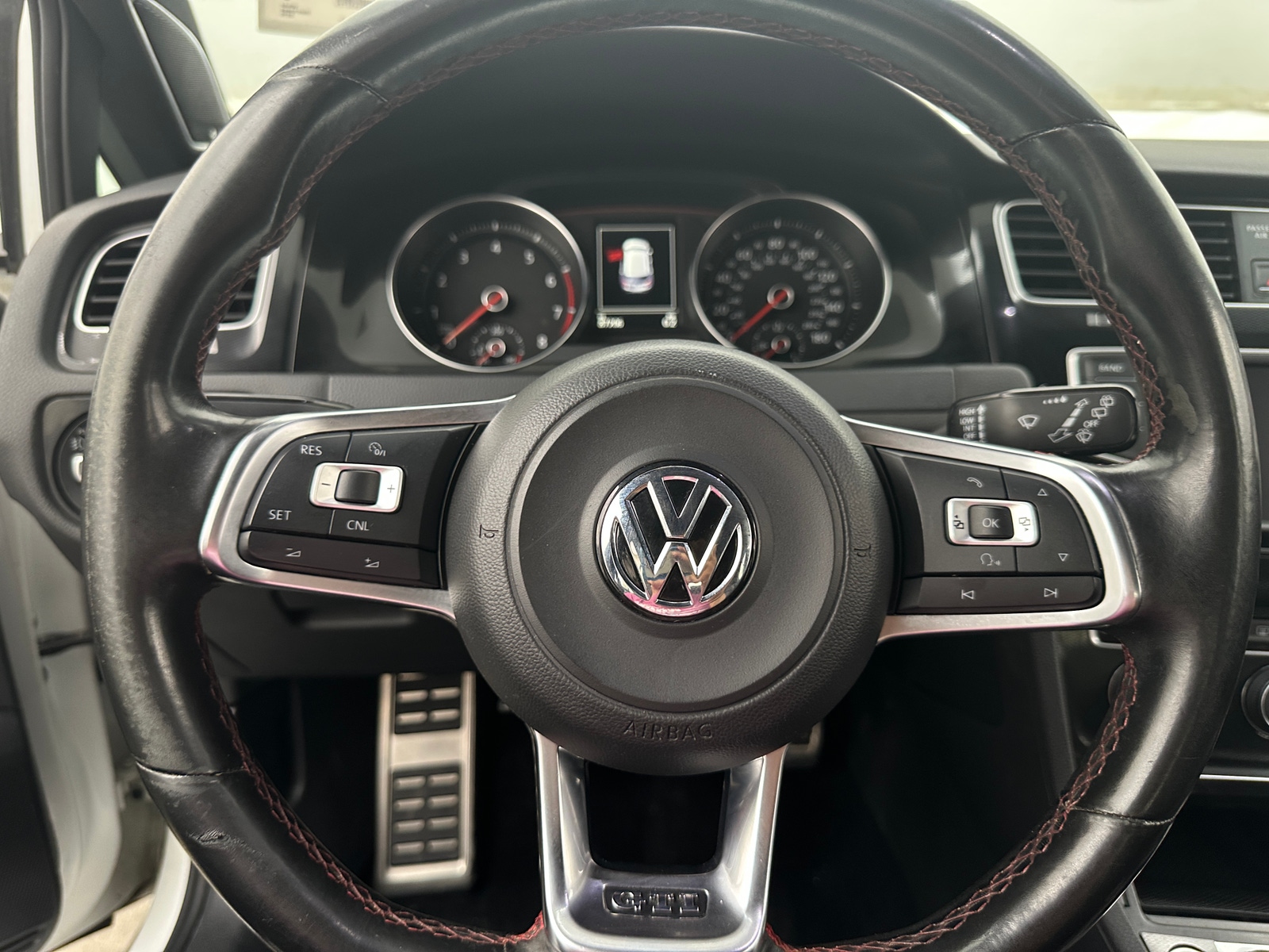 Thumbnail: 2016 Volkswagen Golf - 5