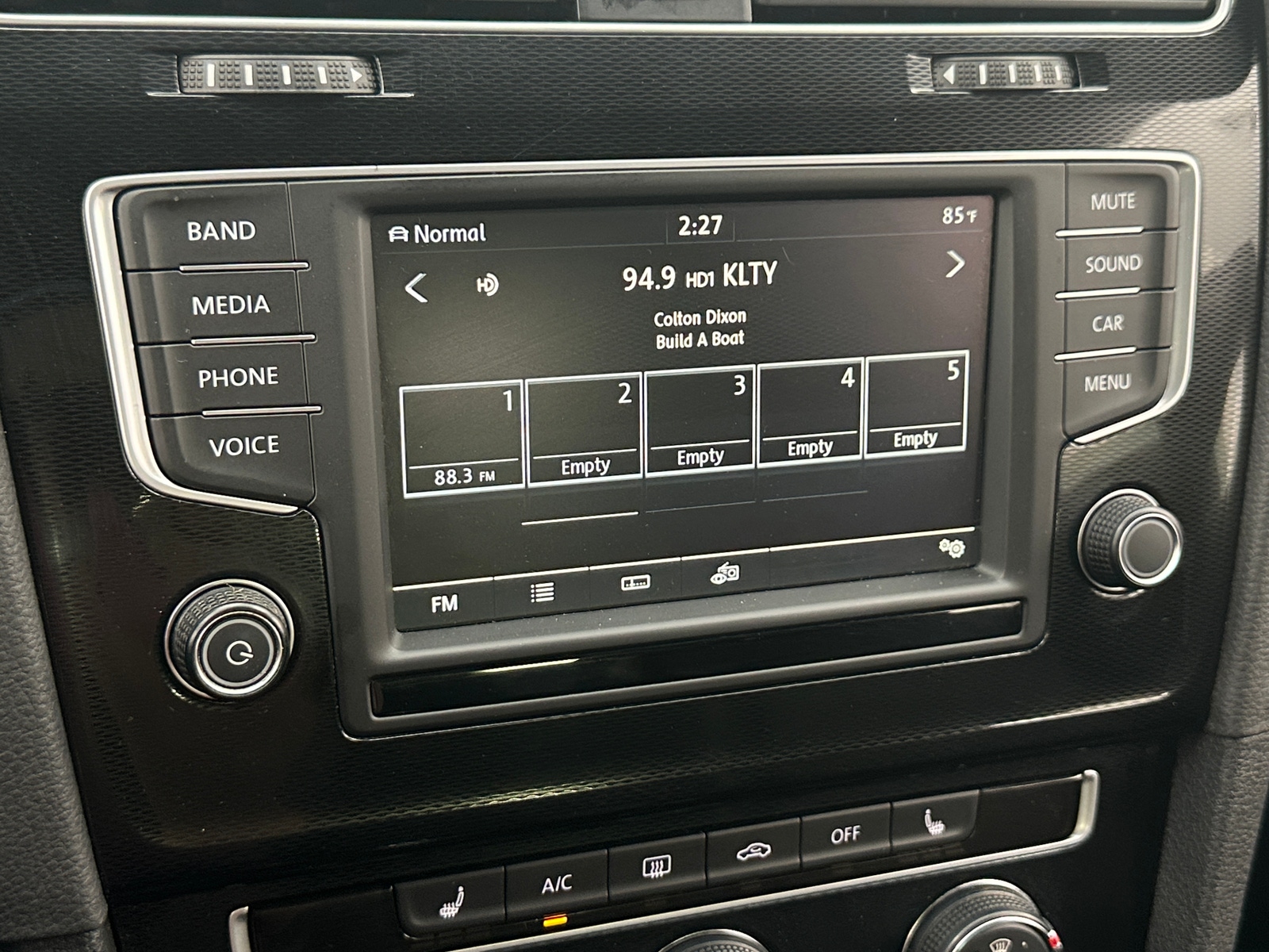 Thumbnail: 2016 Volkswagen Golf - 4