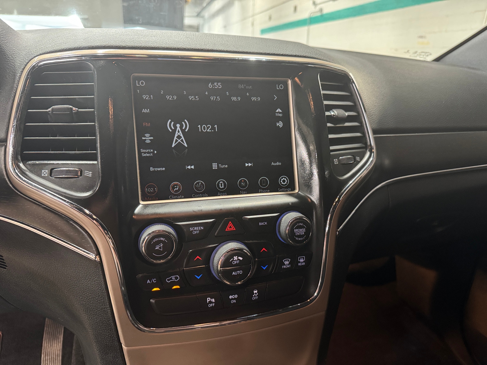 Thumbnail: 2015 Jeep Grand Cherokee - 4