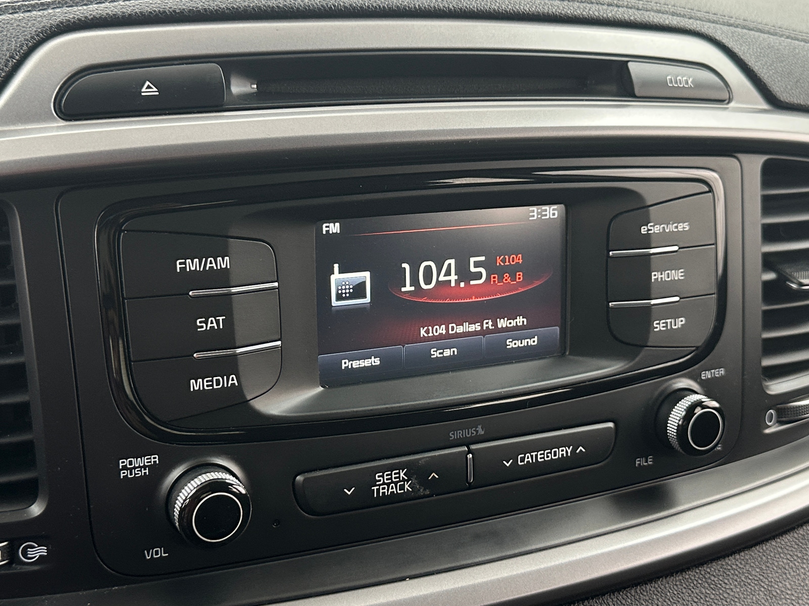 Thumbnail: 2016 Kia Sorento - 4