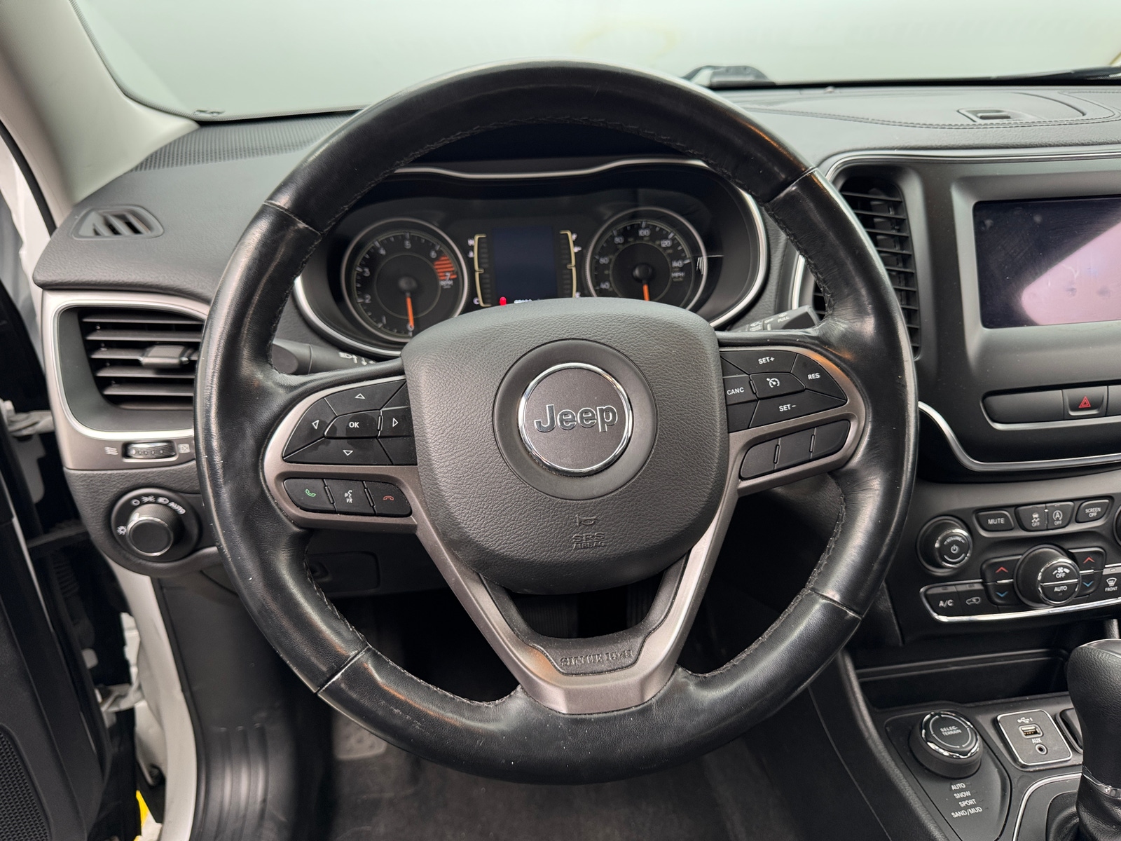 Thumbnail: 2020 Jeep Cherokee - 5