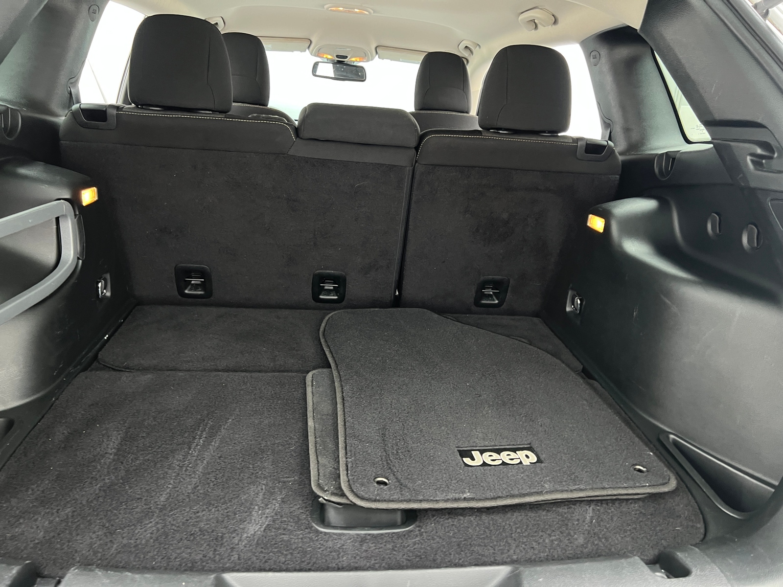 Thumbnail: 2018 Jeep Cherokee - 7