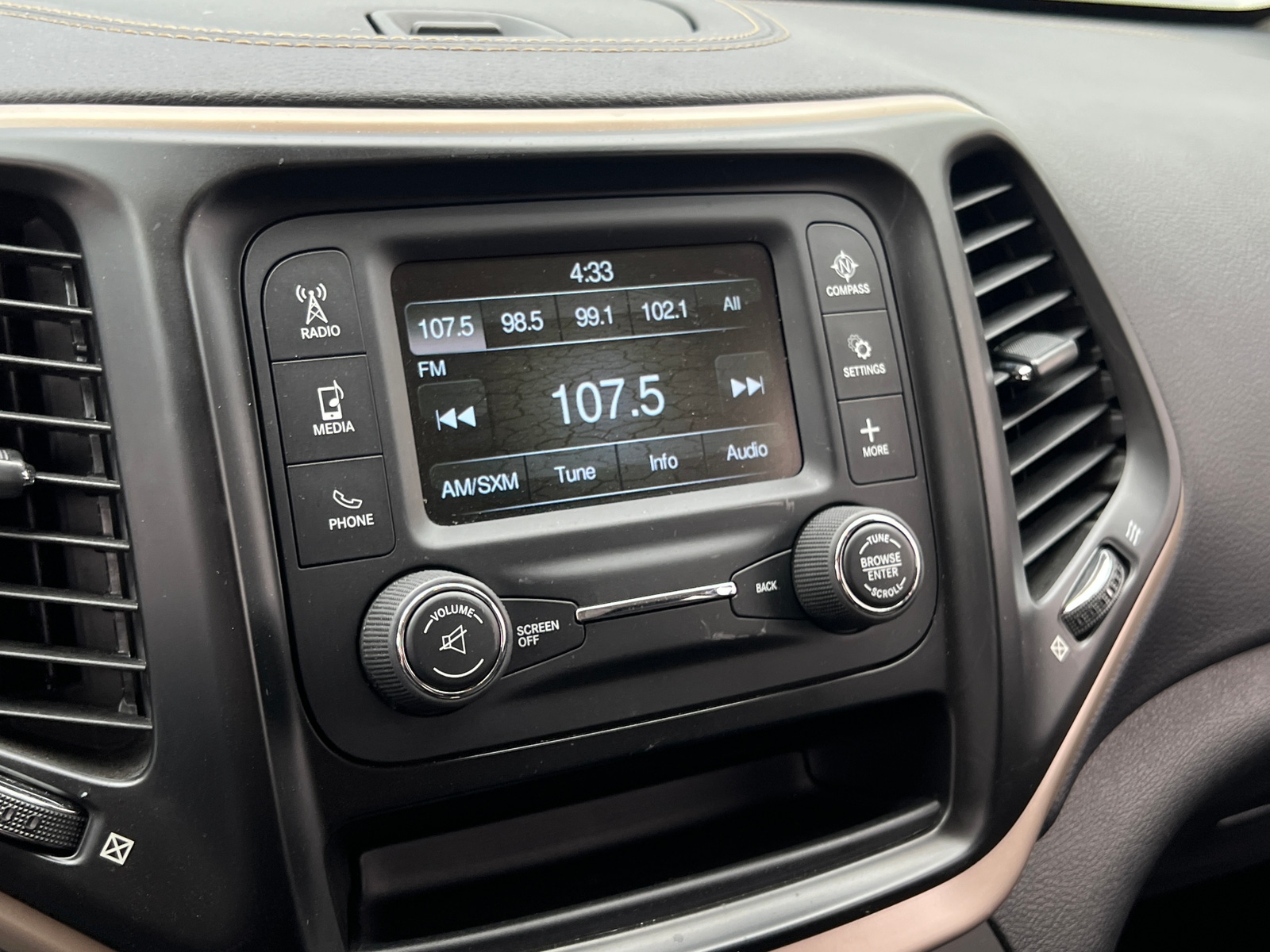 Thumbnail: 2018 Jeep Cherokee - 4