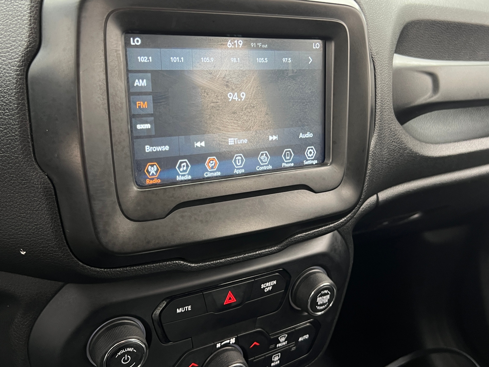 Thumbnail: 2019 Jeep Renegade - 4