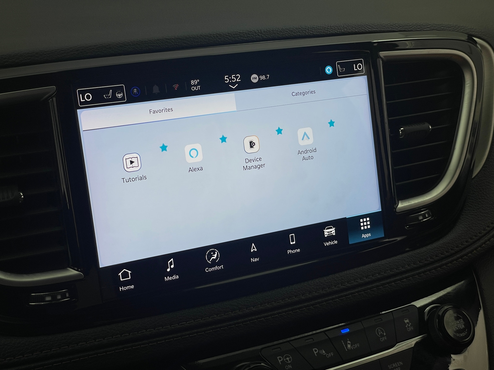 Thumbnail: 2024 Chrysler Pacifica - 3