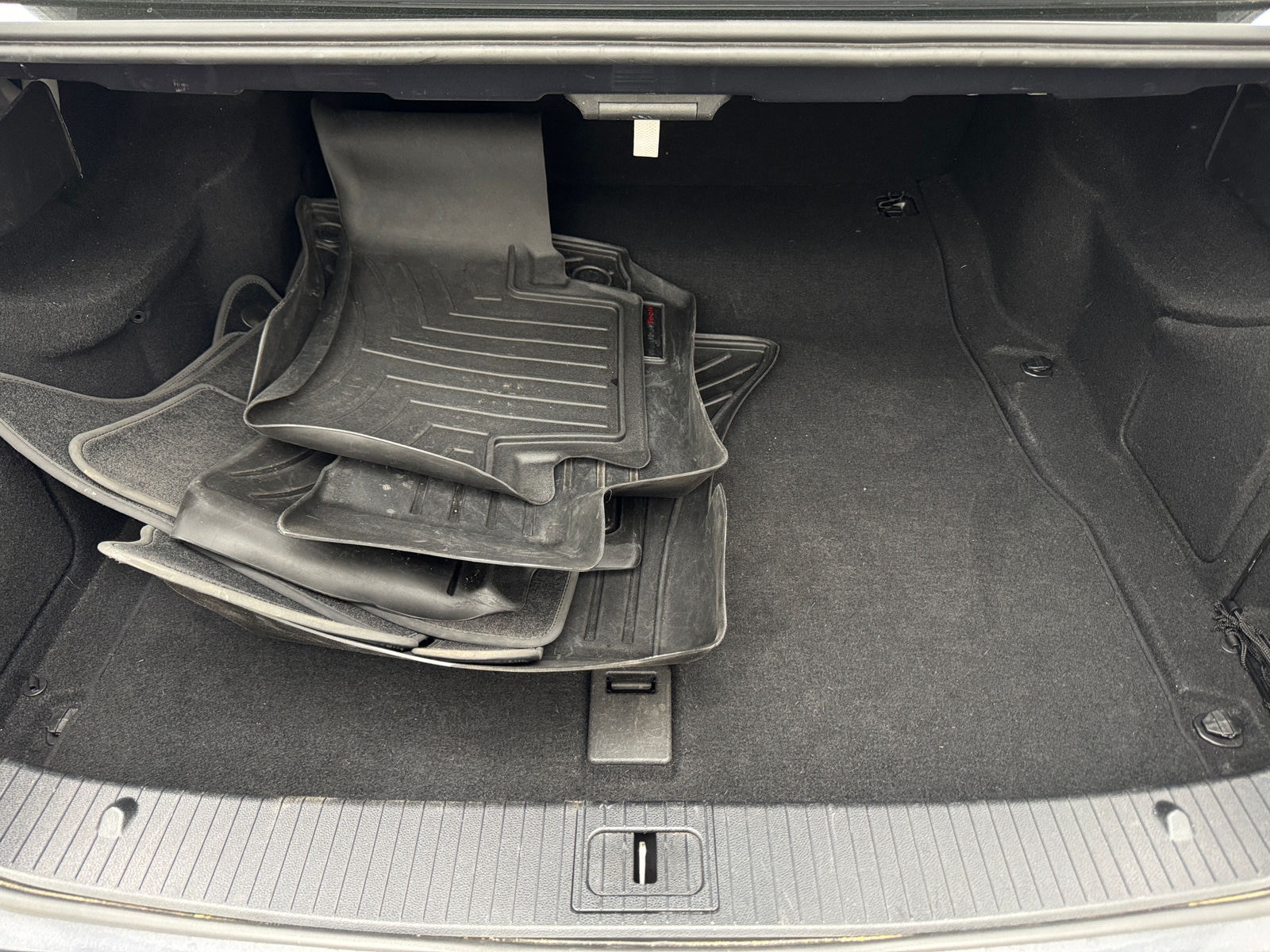 Thumbnail: 2010 Mercedes-Benz E-Class - 6