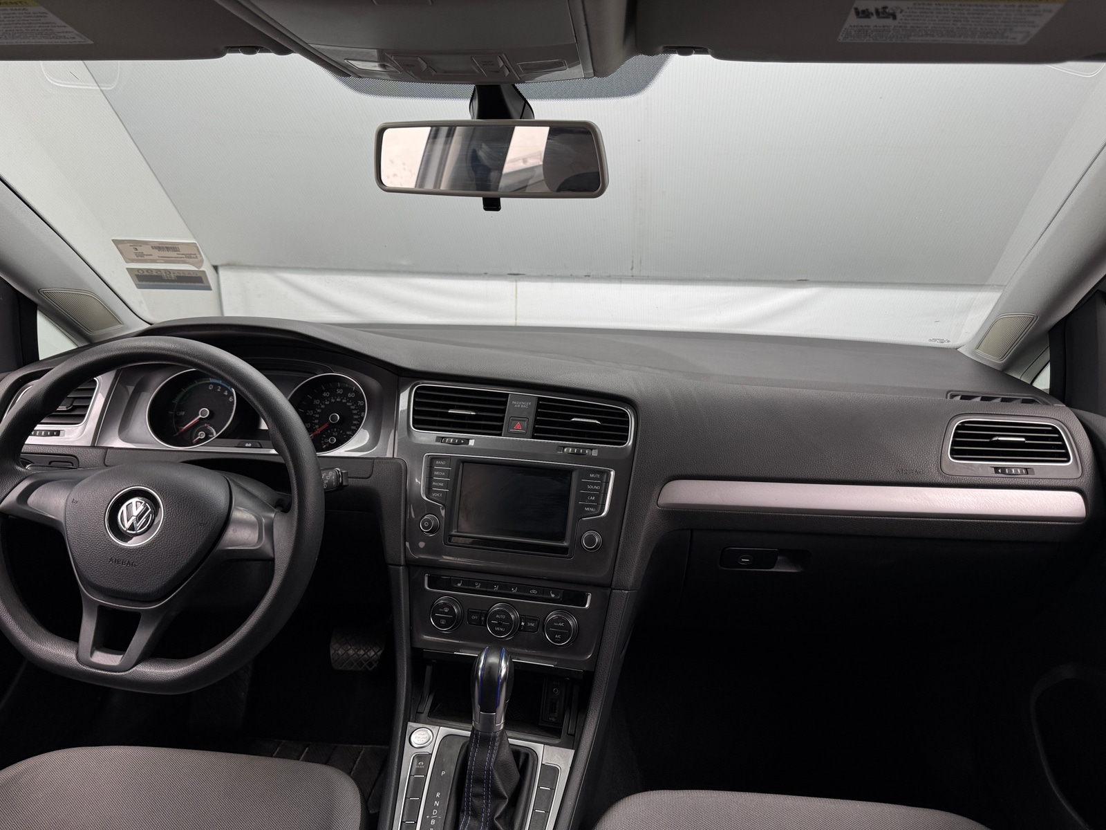 Thumbnail: 2016 Volkswagen e-Golf - 3