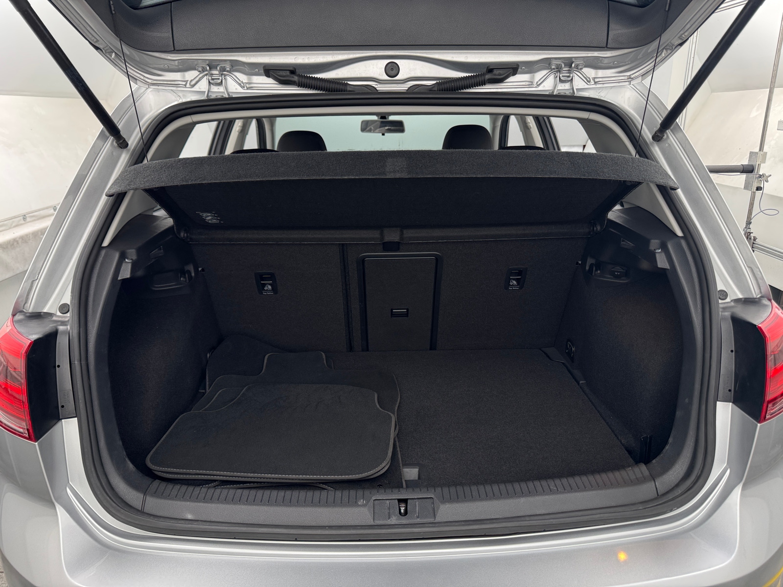 Thumbnail: 2016 Volkswagen e-Golf - 7
