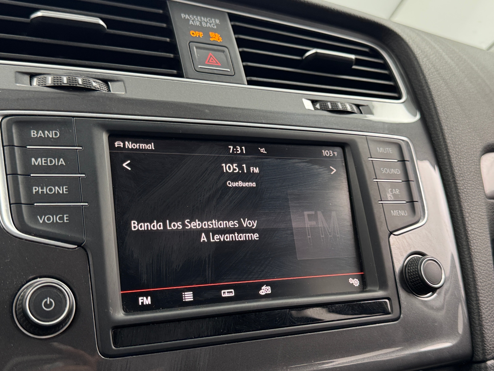 Thumbnail: 2016 Volkswagen e-Golf - 4