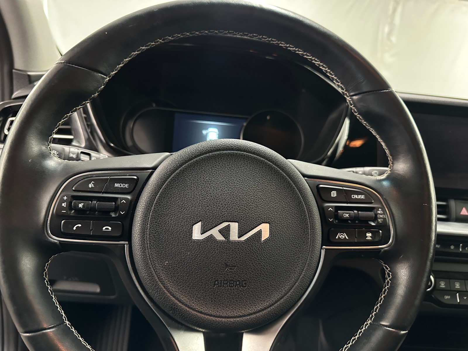 Thumbnail: 2022 Kia Niro - 4