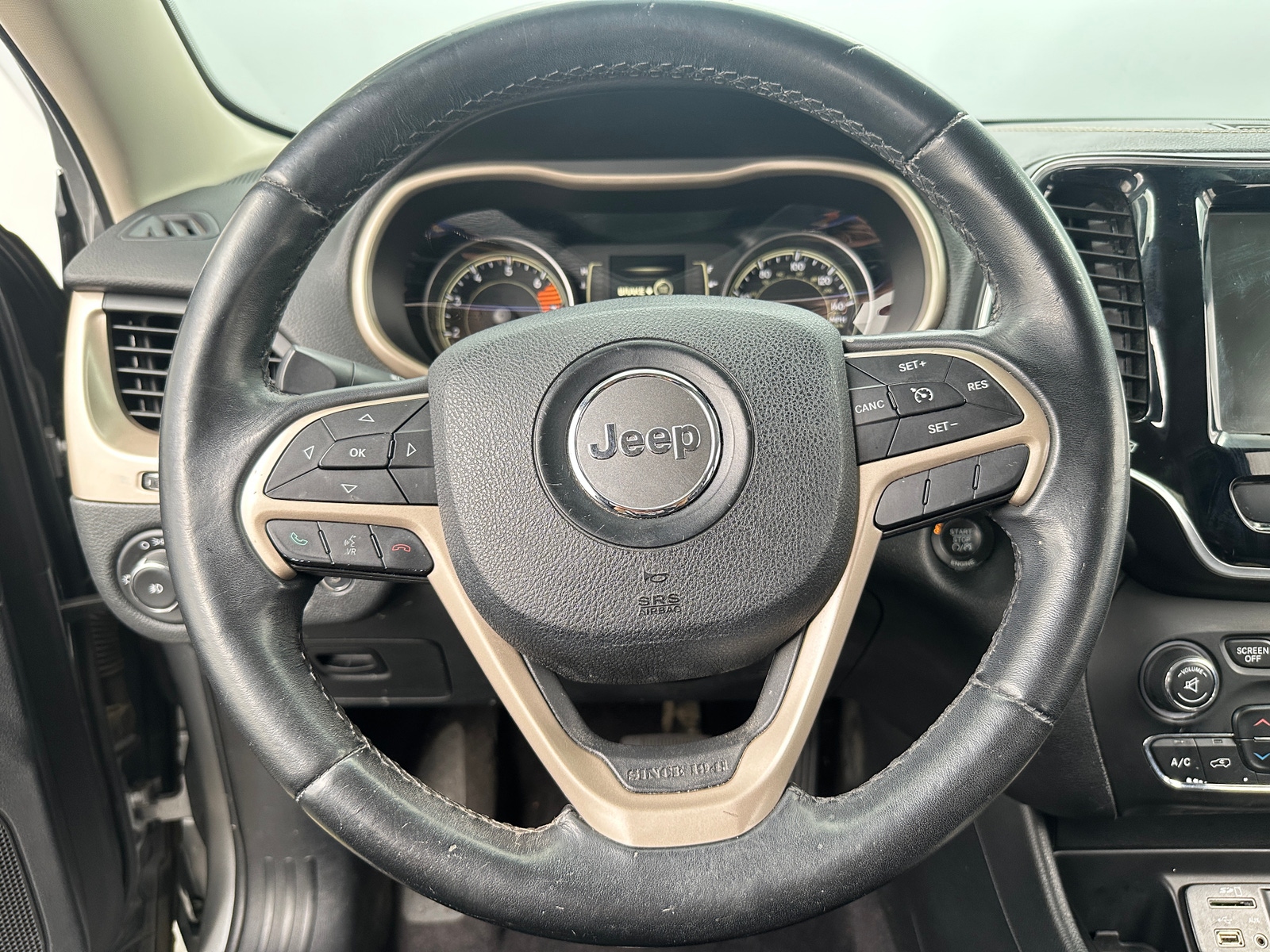 Thumbnail: 2016 Jeep Cherokee - 5