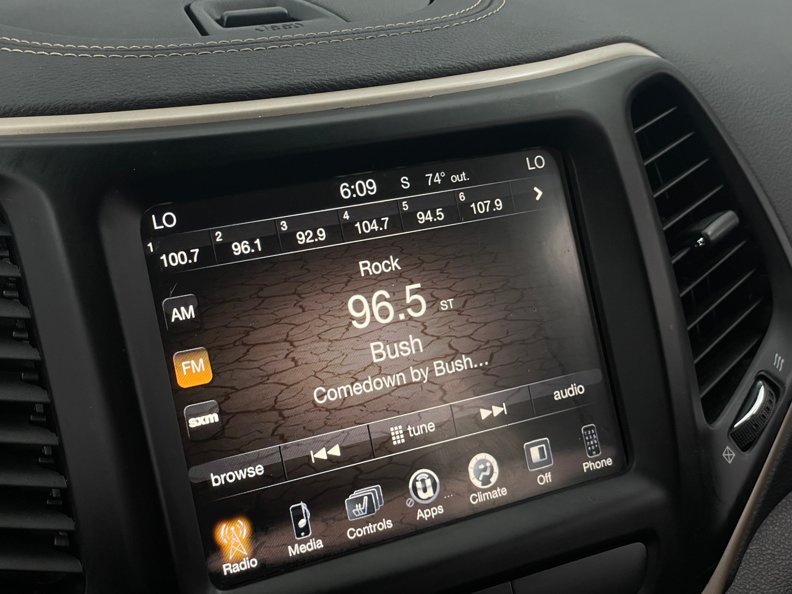 Thumbnail: 2018 Jeep Cherokee - 3