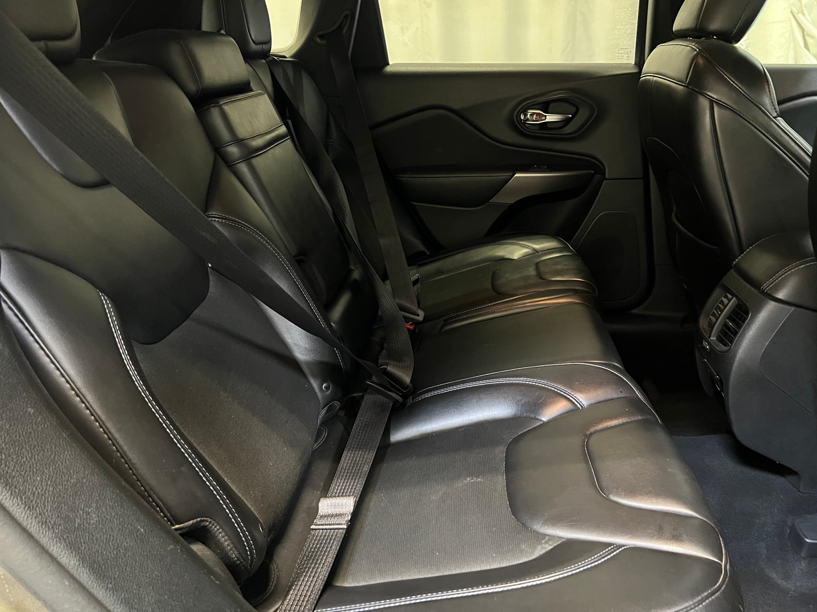 Thumbnail: 2019 Jeep Cherokee - 6