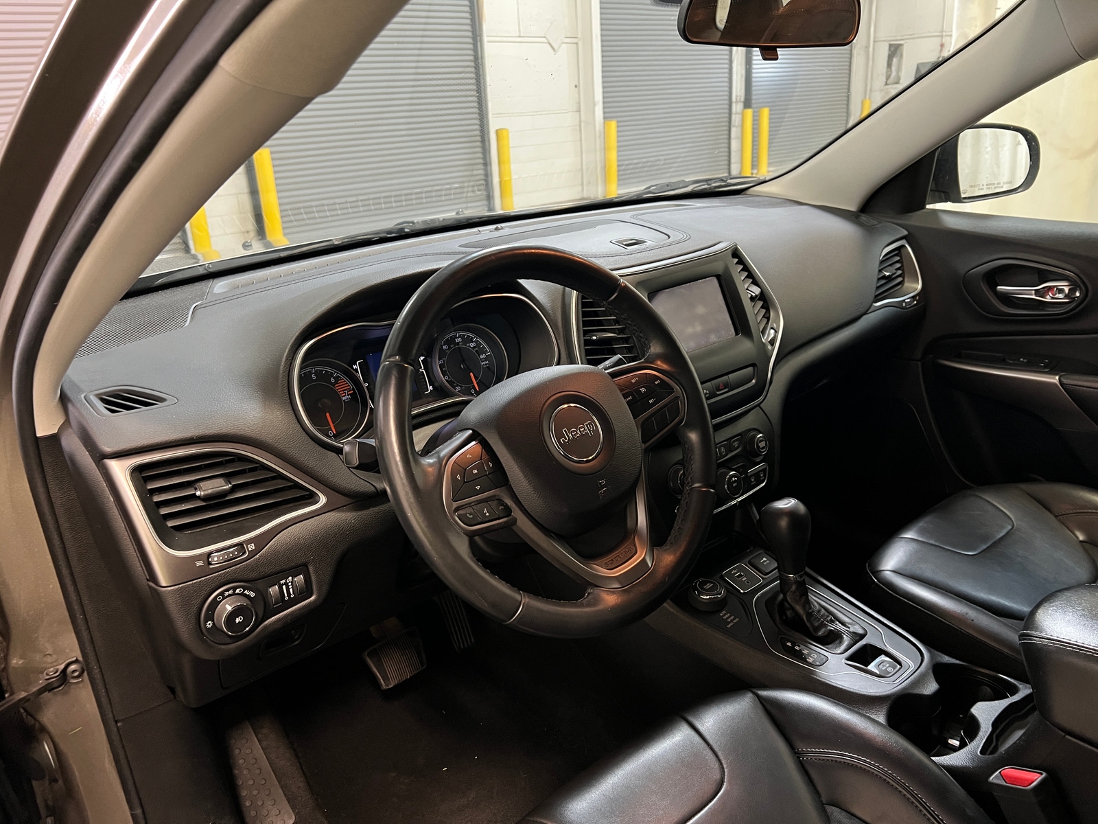 Thumbnail: 2019 Jeep Cherokee - 3