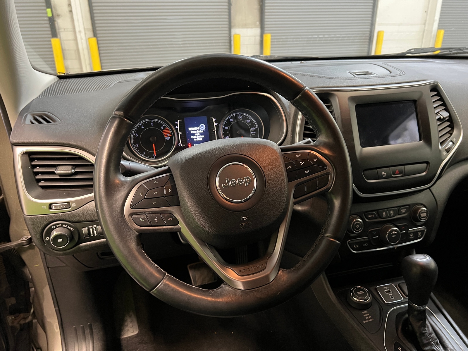 Thumbnail: 2019 Jeep Cherokee - 5