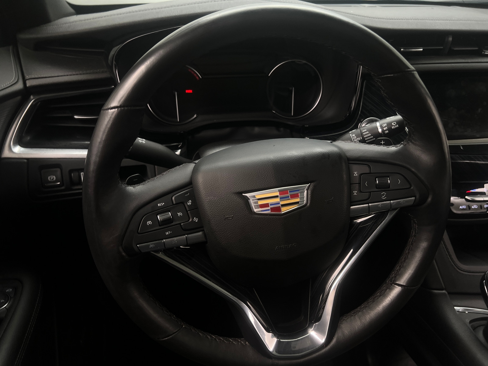 Thumbnail: 2023 Cadillac XT6 - 4
